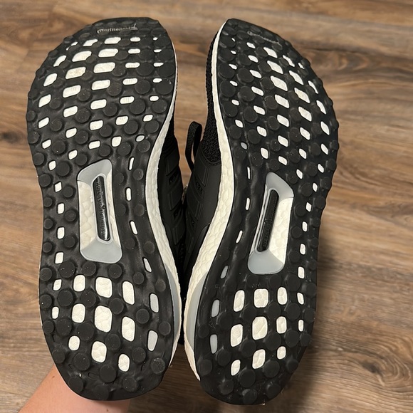 Adidas Women’s Ultraboost sneaker - Picture 5 of 6